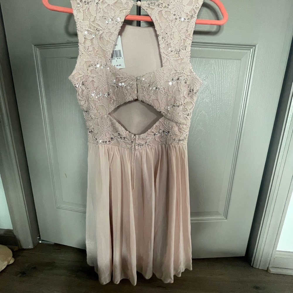 Speechless Dress - Picture 2 of 7